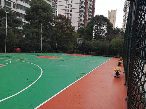 常德市武陵區(qū)國源小區(qū)塑膠籃球場(chǎng)，硅PU球場(chǎng)，籃球架安裝 體育器材，體育設(shè)施