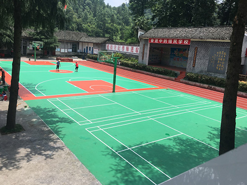 吉首鳳凰縣培民學校塑膠籃球場，羽毛球場順利完工